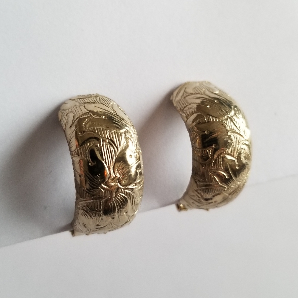 Vintage earrings clip on clamper hoop gold tone floral